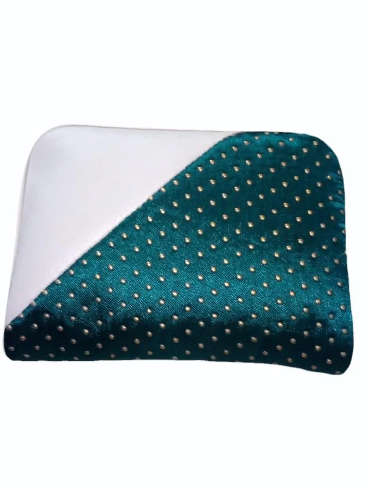 6Inch Triangular Velvet Jewelry Pouches